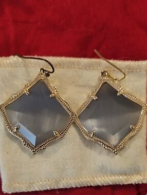 KENDRA SCOTT KIRSTEN GOLD TONE GRAY DANGLE DROP EARRINGS